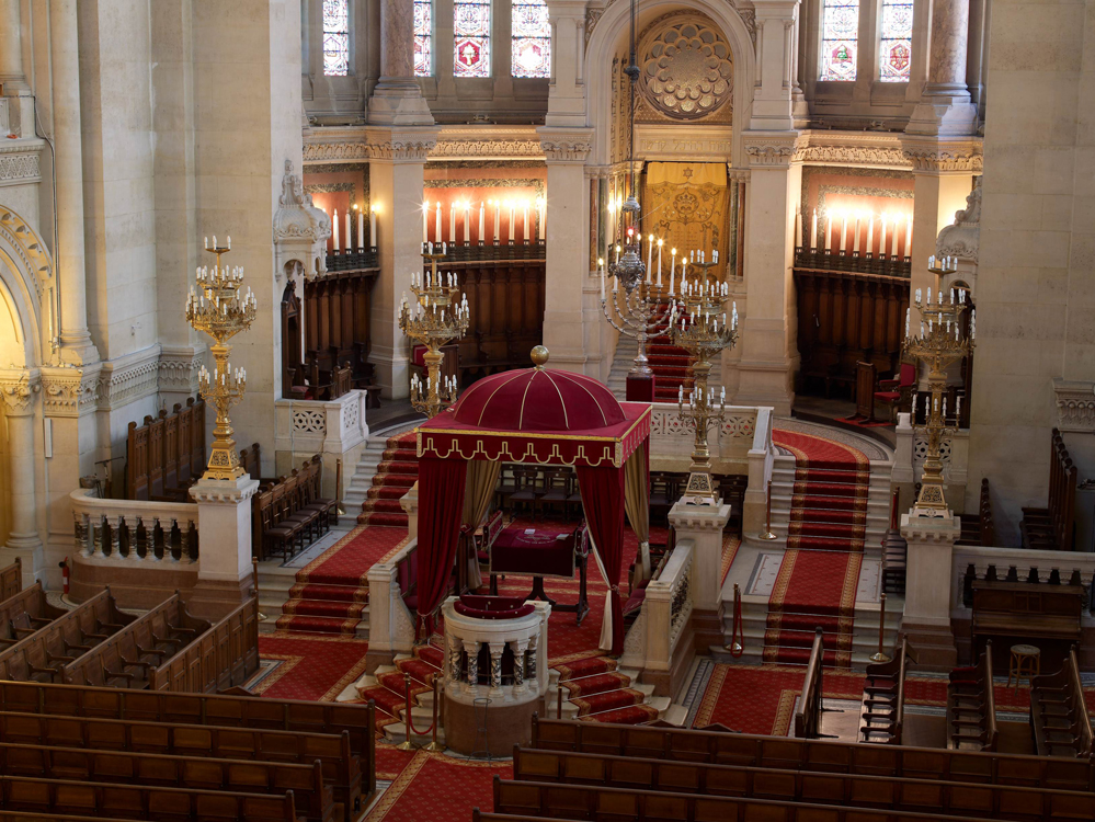Intérieur de la synagogue de Paris