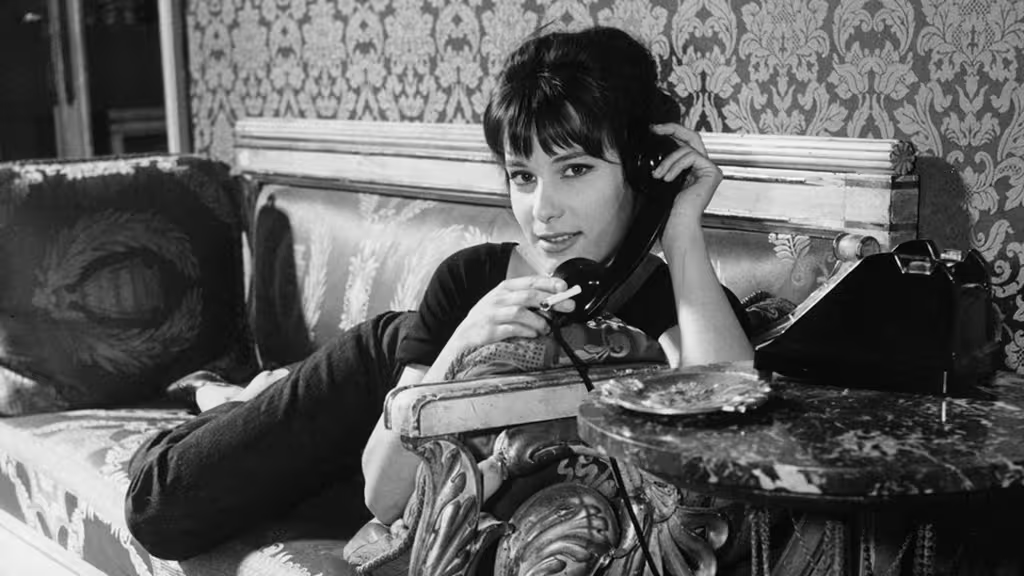 Une femme au téléphone