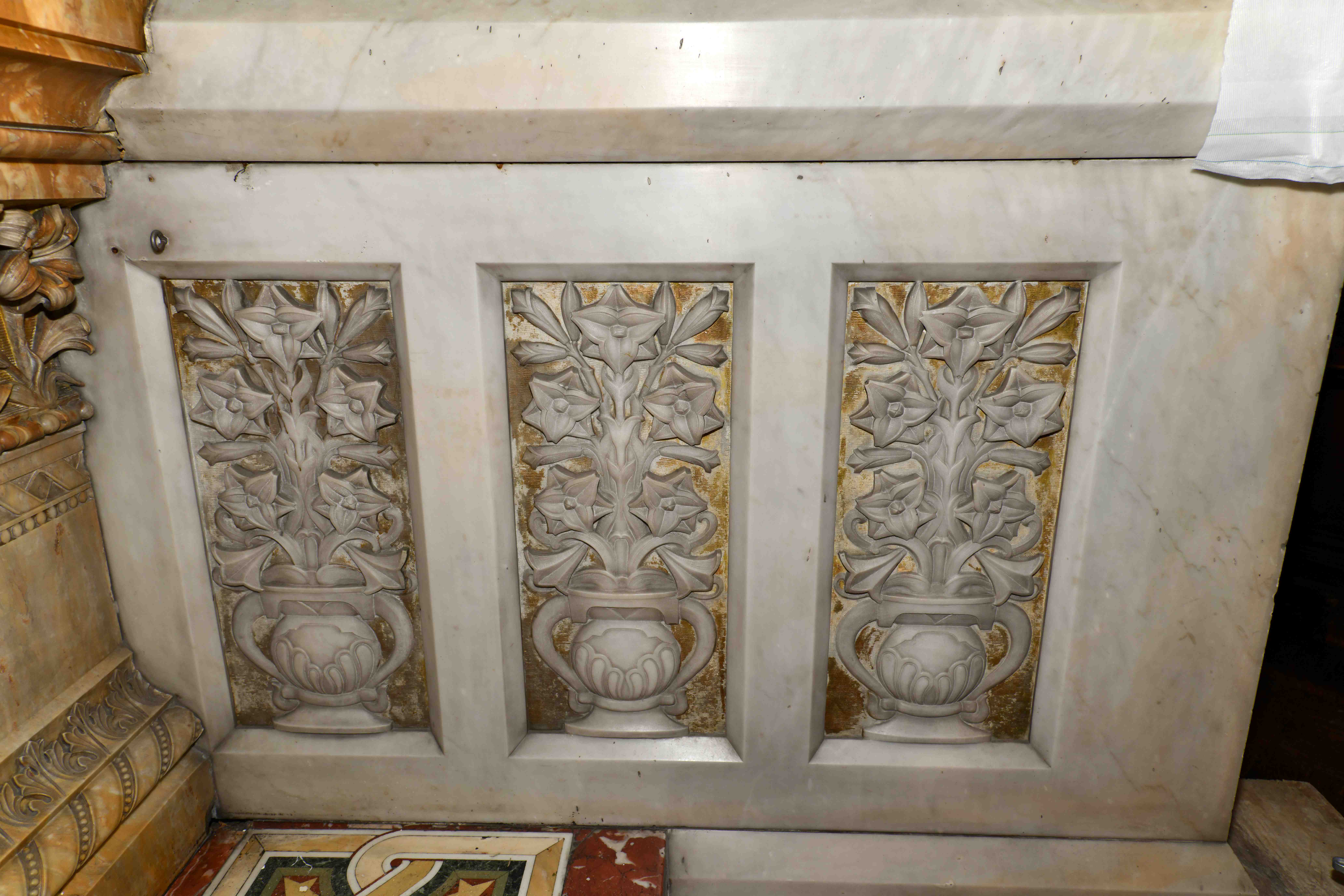 photo d'un détail de la restauration du maître-autel