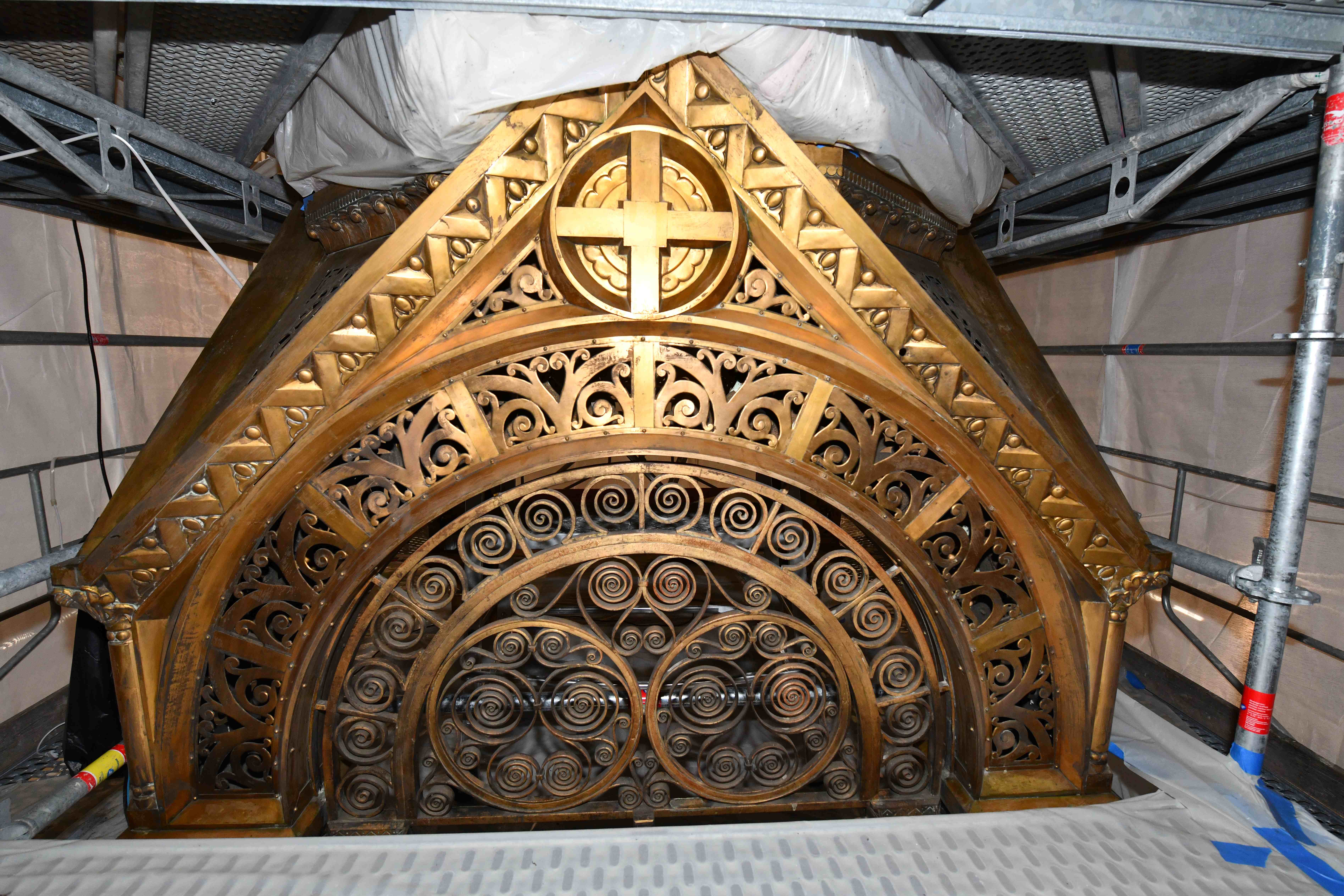 photo de la restauration du maître-autel du Sacré-Coeur