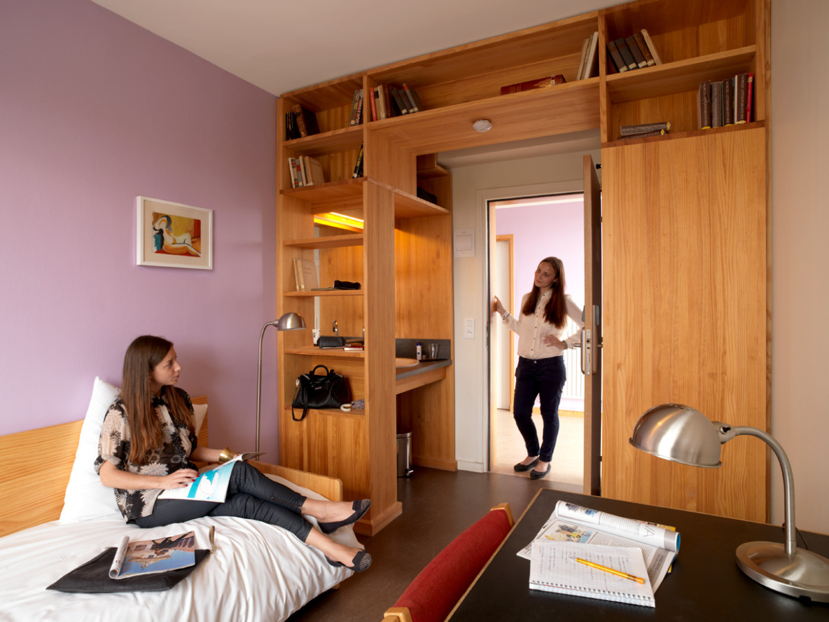 Etudiants dans la maison de la Norvège à la CIUP