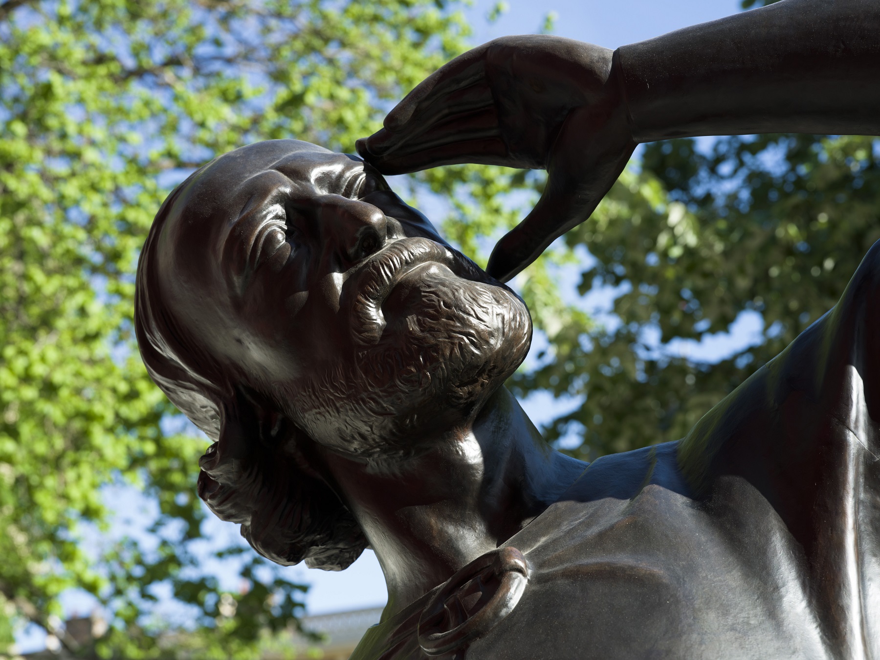 gros plan sur le visage de la sculpture