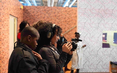 Michel Gondry installe à Villejuif son Usine de Films Amateurs : un dispositif participatif, gratuit et accessible à toutes et tous