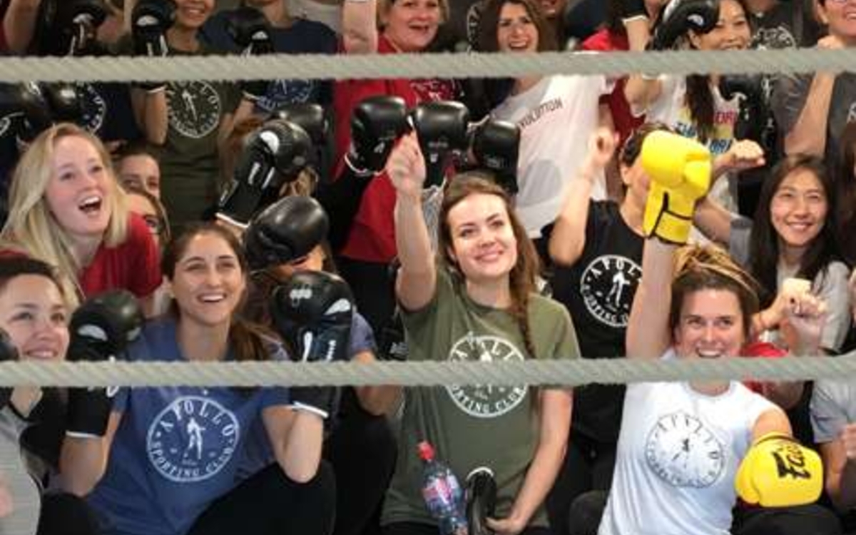 Il s'agit de femmes faisant de la boxe