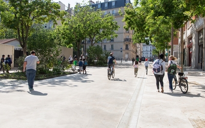 Photo de la rue aux écoles du boulevard murat dans le 16e