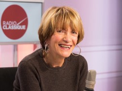 eve ruggieri sur le plateau de radio classique