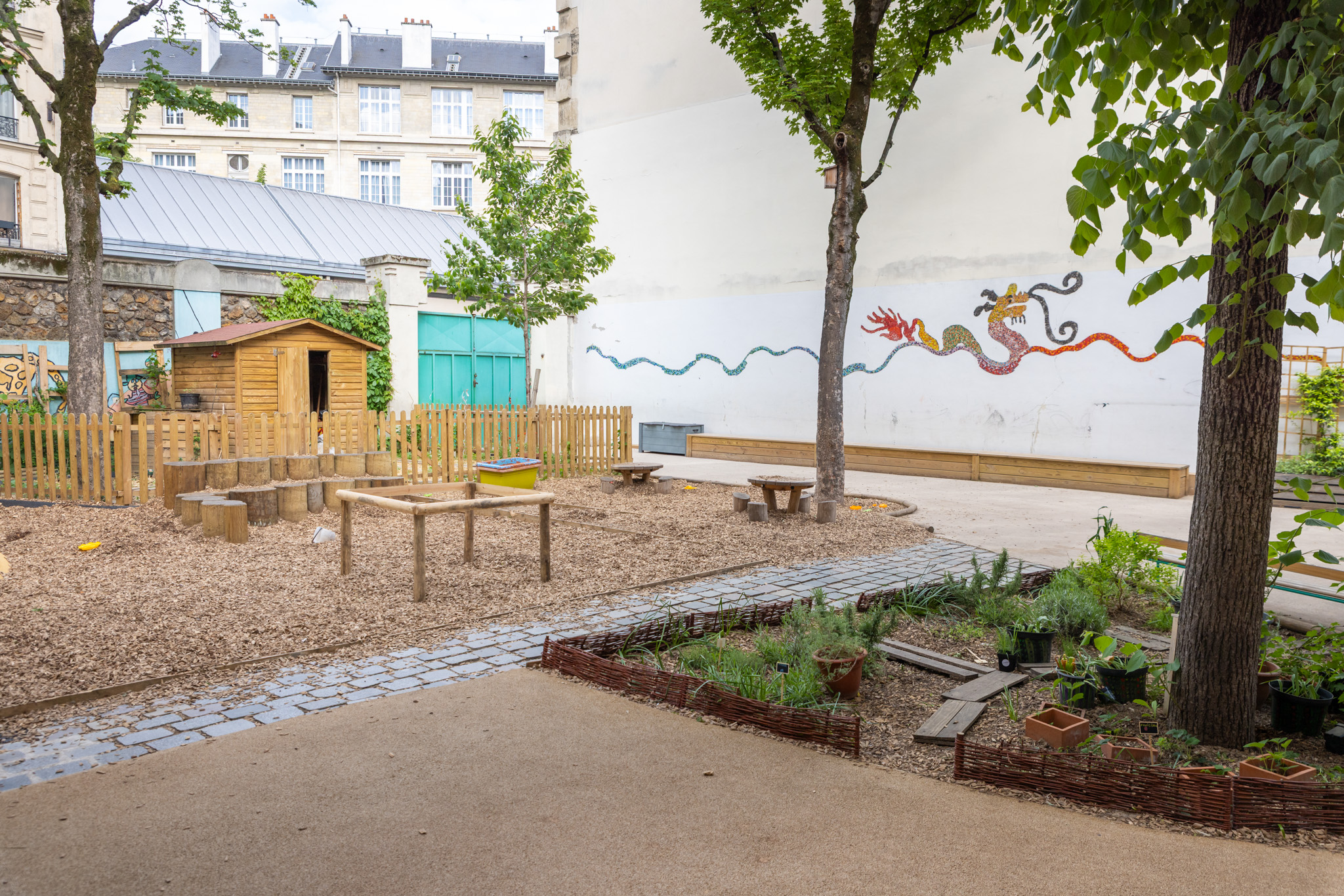 enfants cour oasis