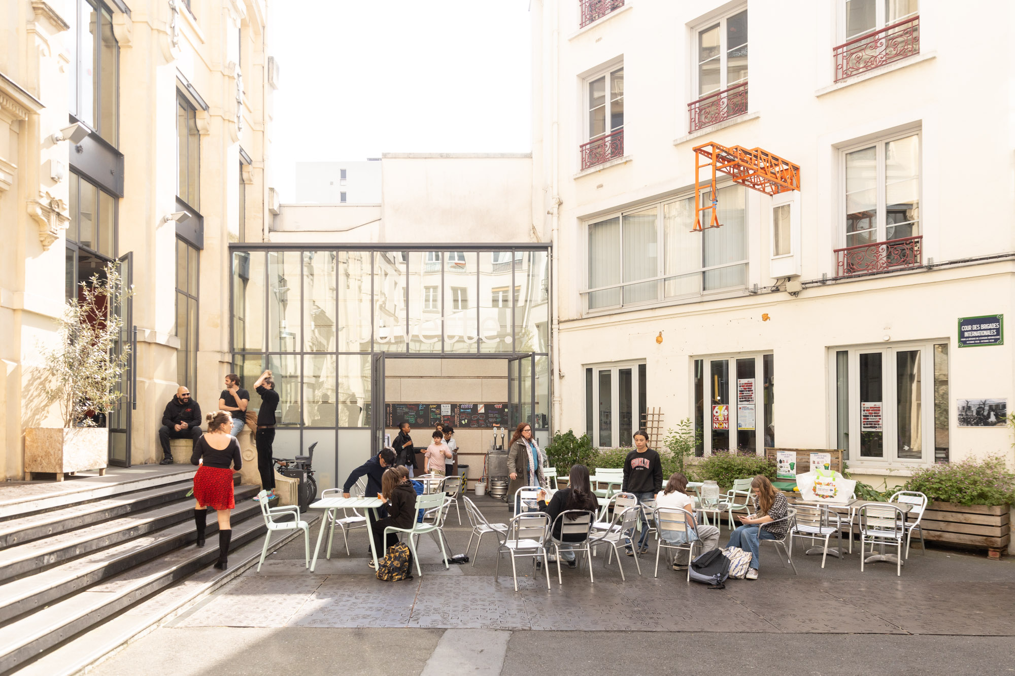 Vue de la cour de la Maison des Métallos.