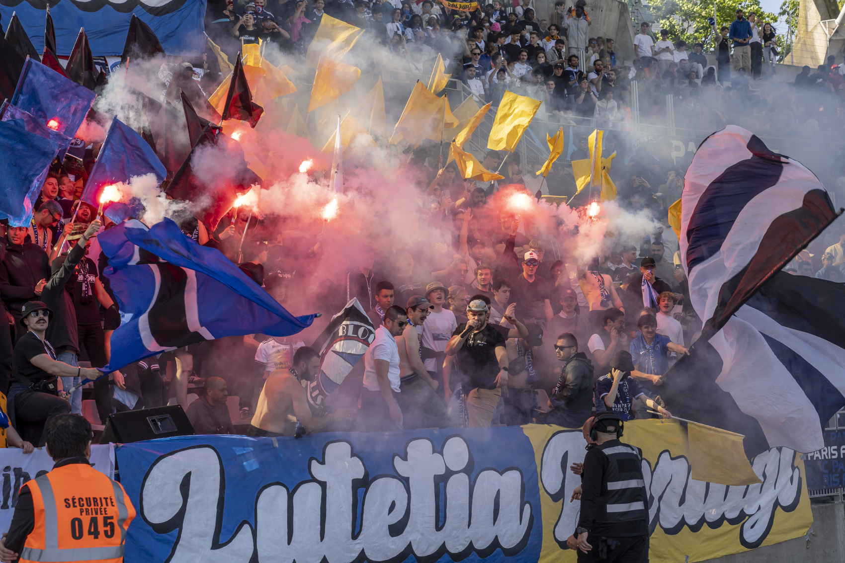 Photo du Paris FC, dernier match au Stade Charletty (13e).