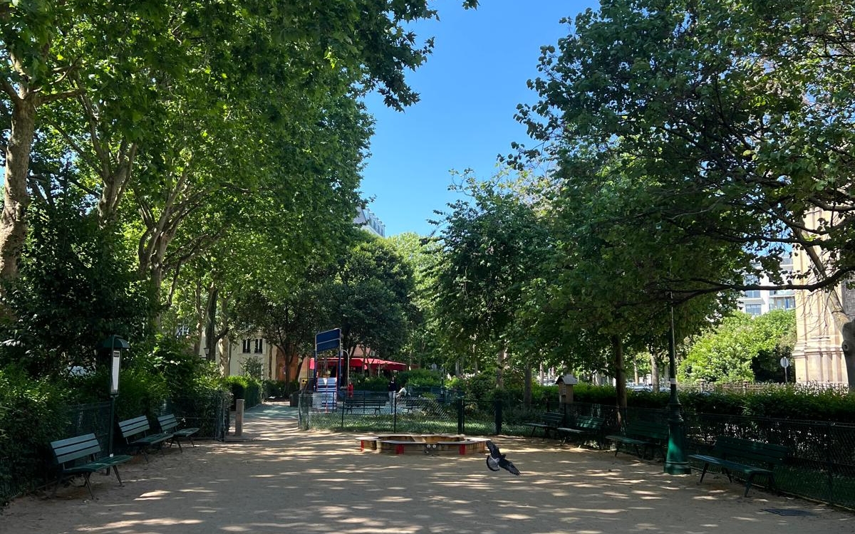 square proche de l'église saint francois xavier 