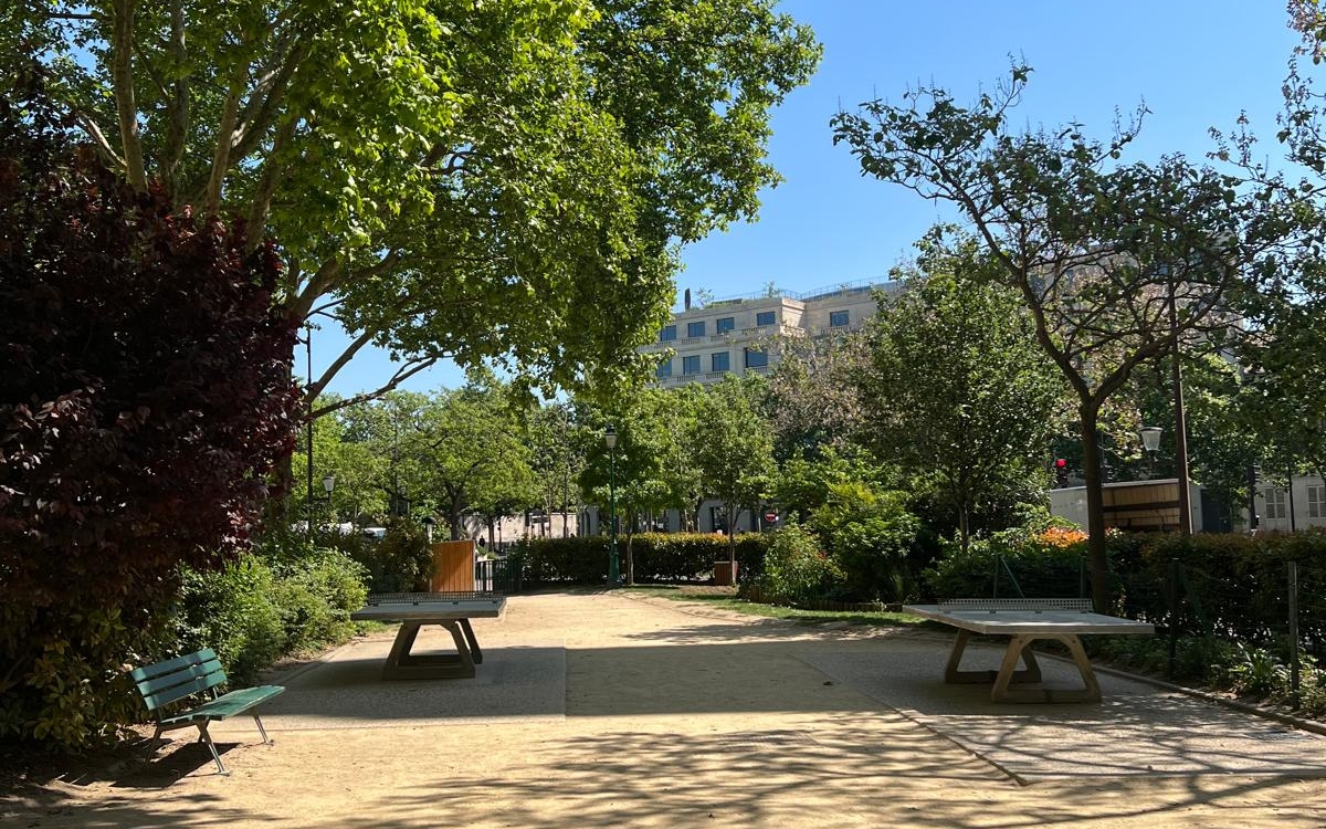 jardin avec jeux pour enfants