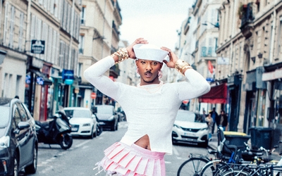 Noam Sinseau dans les rues de Paris
