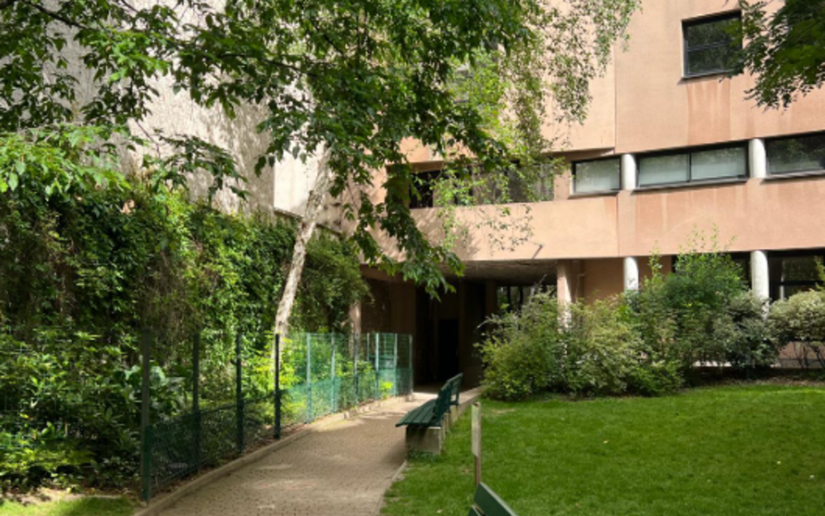 jardin derrière l'église évangélique Saint jean Denys Bühler rue de grenelle