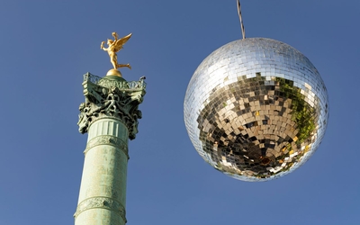 Boule à facettes et colonne de la Bastille.