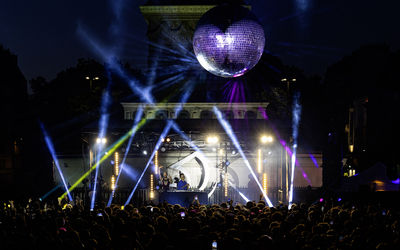 Bal de l'Amour place de la Bastille.