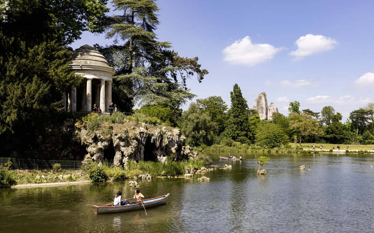 Navigation sur le lac Daumesnil.