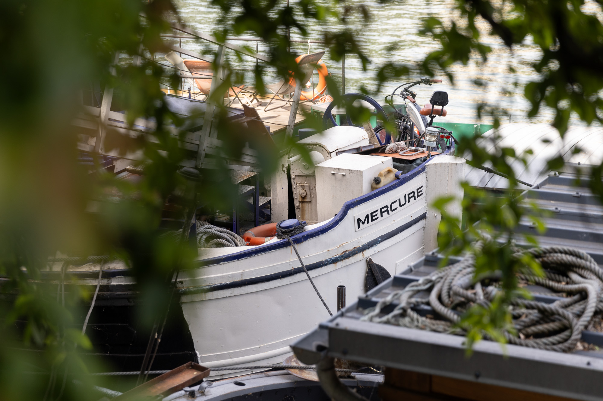 La péniche Mercure sur la Seine 