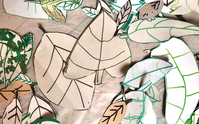 fleurs et feuilles en carton