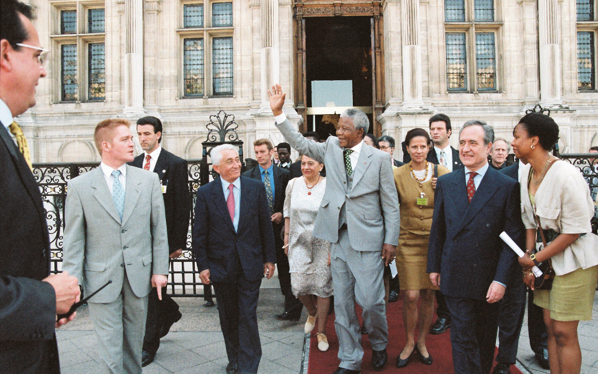Visite d'état à l'Hôtel de ville de Nelson Mandela, président d'Afrique du sud en 1996 avec Jean Tibéri.