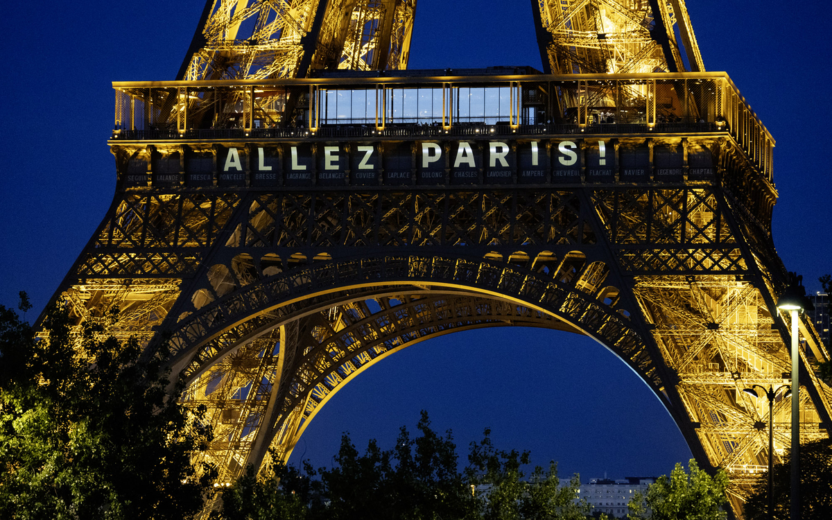 La Tour Eiffel, supportrice de l'équipe du PSG.