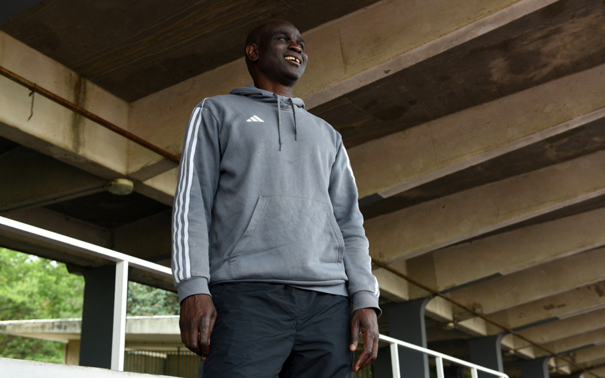 Ibrahima Wade, coach sportif, dans les gradins du stade Louis Lumière (20e). 