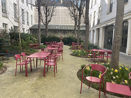 Jardin et terrasse du café Mulot