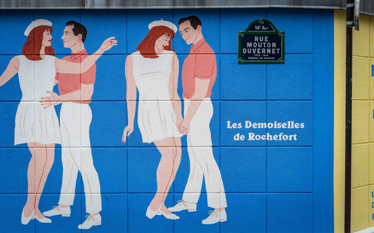 Les Demoiselles de Rochefort sur la fresque hommage à Jacques Demy (Alice Wietzel, 2024)