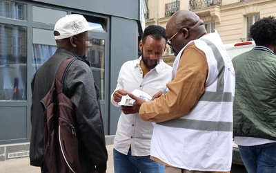 Rencontre dans la rue dans le cadre du dispositif AVEQ