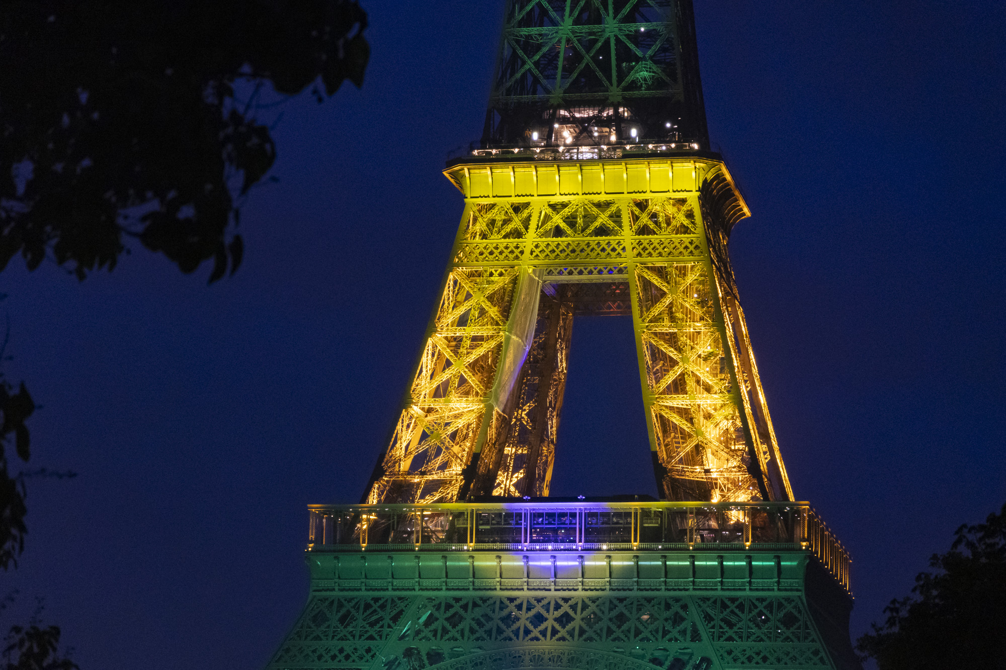 Visuel de la Tour Eiffel aux couleurs du Brésil le 5 juin 2025