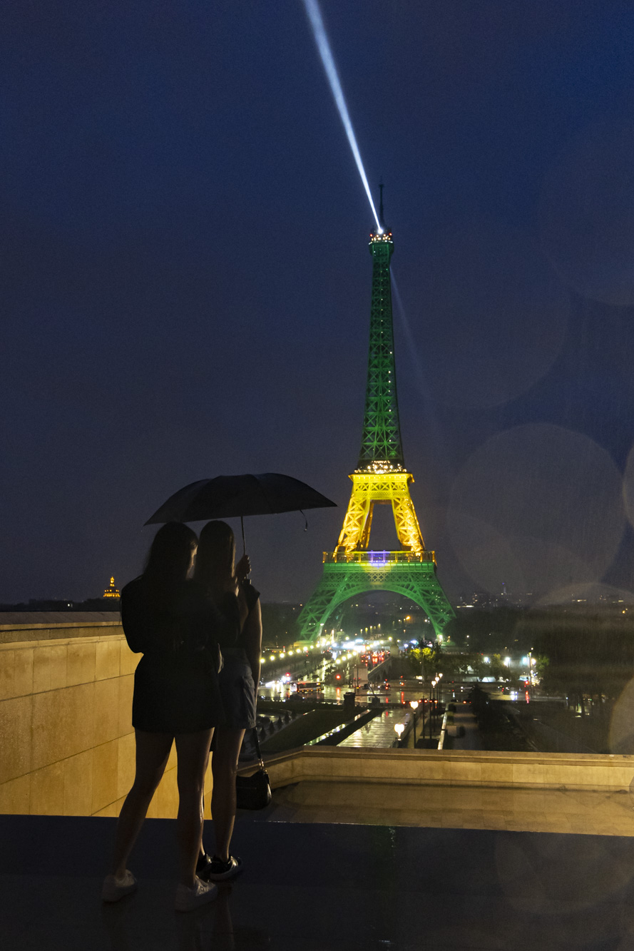 Visuel de la Tour Eiffel aux couleurs du Brésil le 5 juin 2025