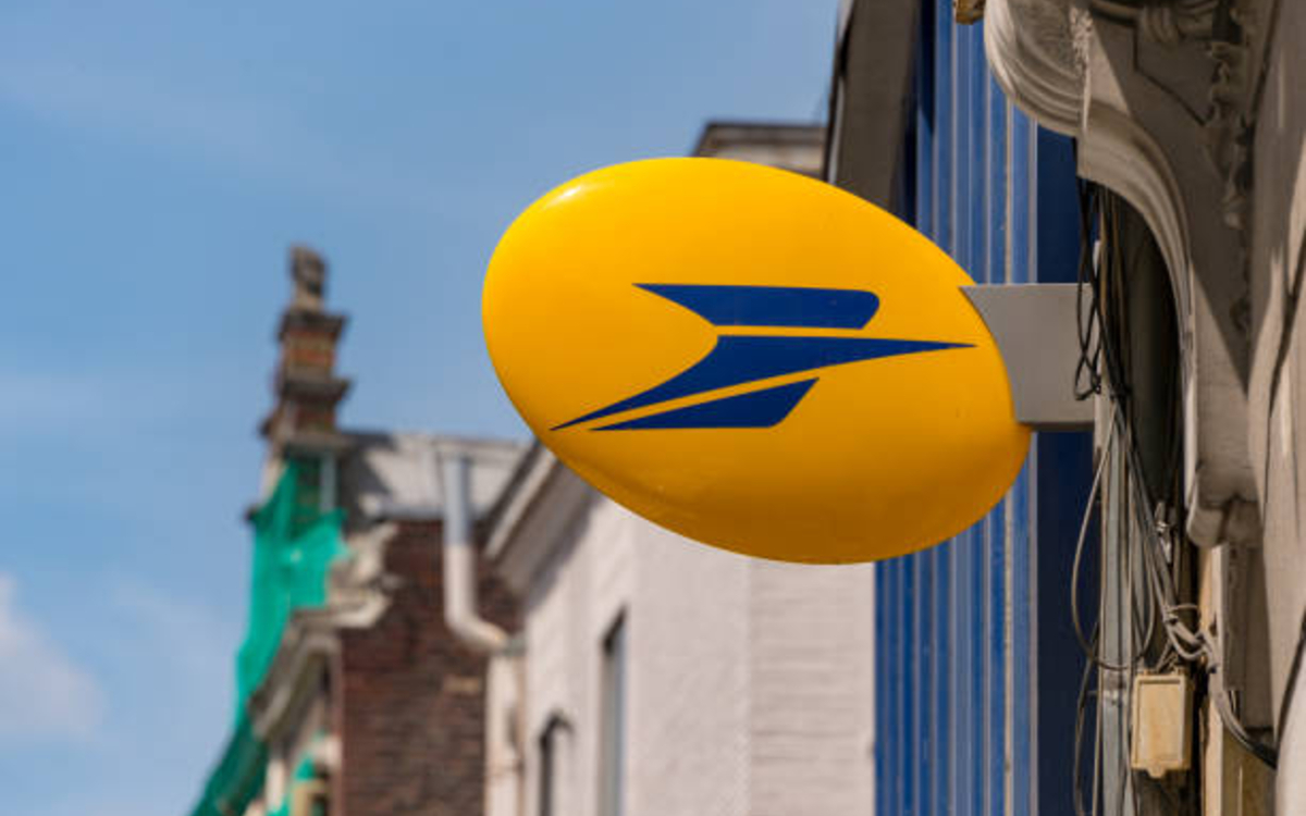 Facade logo laposte