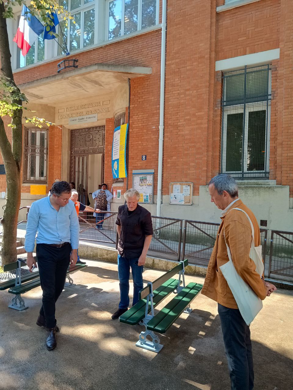 Photos des bancs Davioud miniatures rue Pierre Foncin