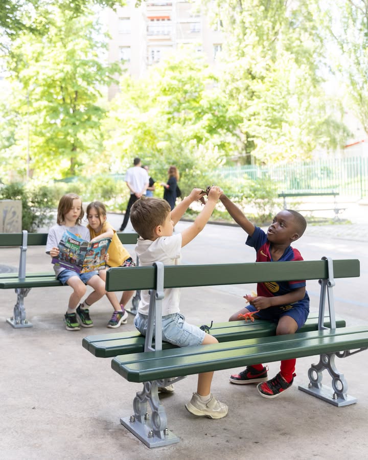 Photos des bancs Davioud miniatures rue Pierre Foncin