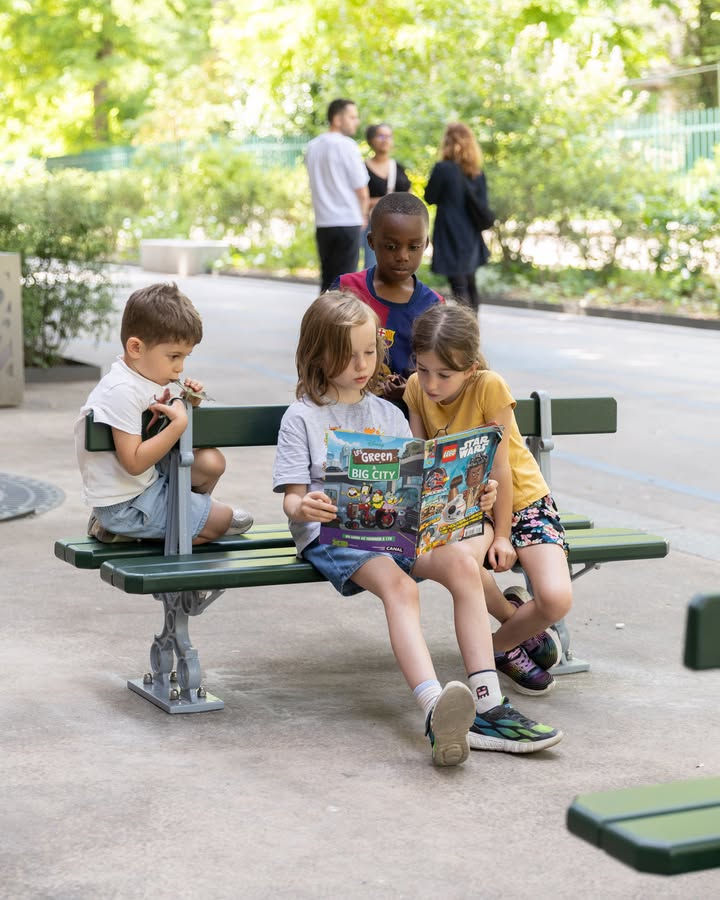 Photos des bancs Davioud miniatures rue Pierre Foncin