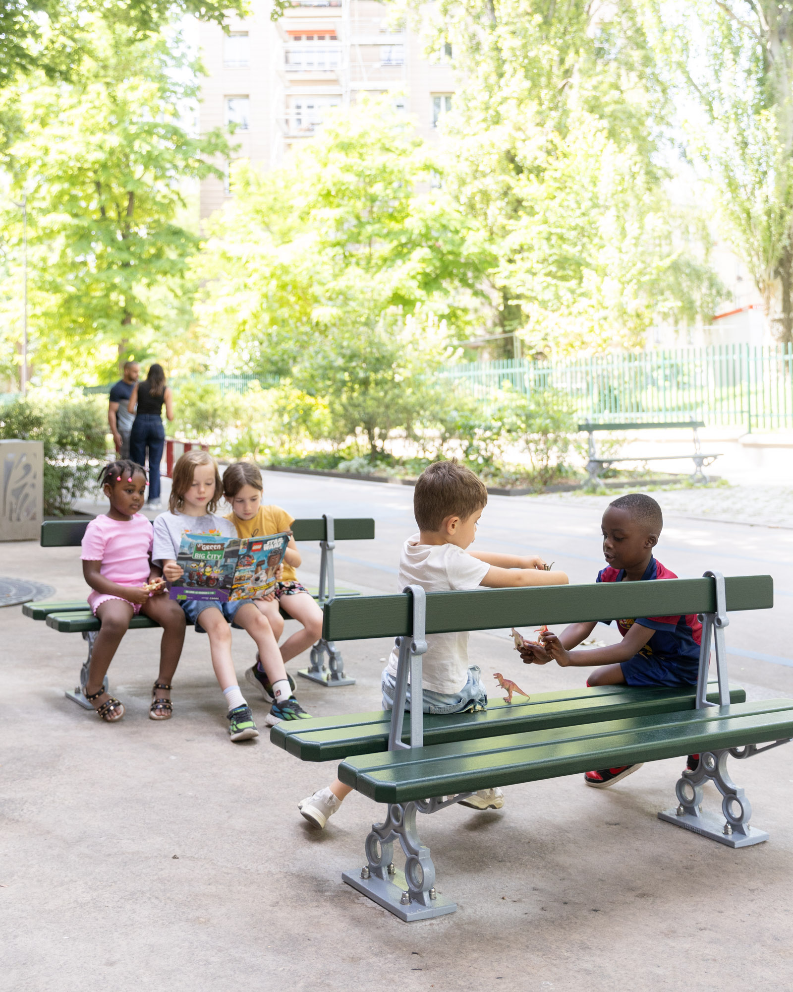 Photos des bancs Davioud miniatures rue Pierre Foncin