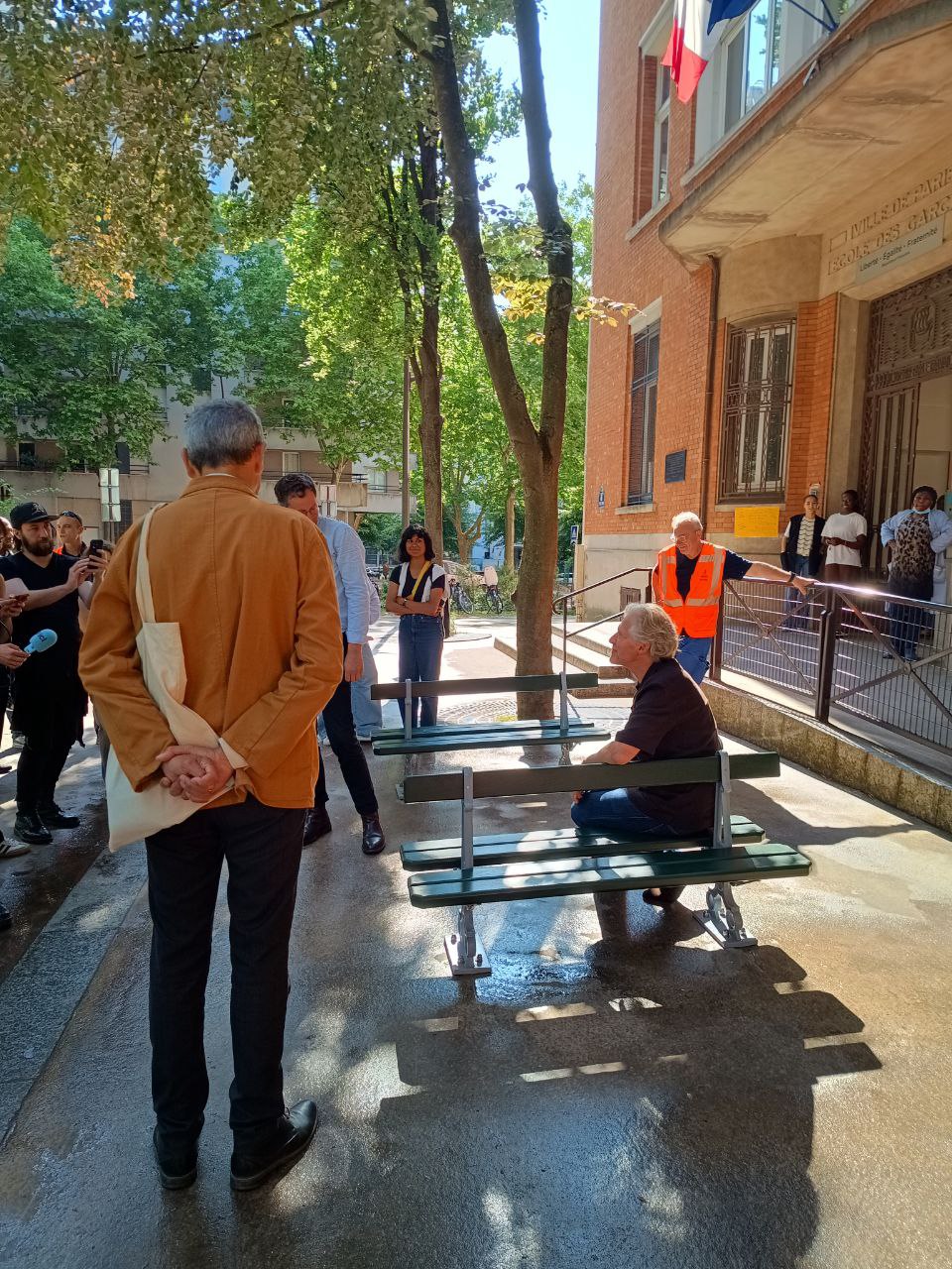 Photos des bancs Davioud miniatures rue Pierre Foncin