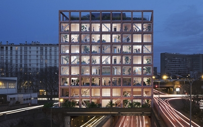 Voici le nouvel immeuble Hosta au dessus du périph' de nuit.