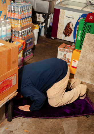 Un homme qui prie