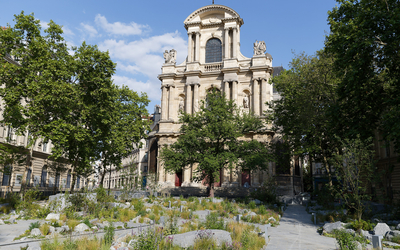 Jardin en hommage aux victimes des attentats du 13 novembre 2015.