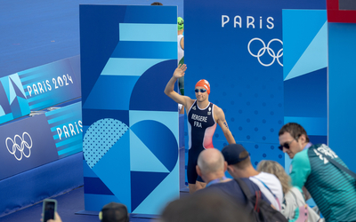 L'athlète Léo Bergère lors du triathlon des JO 2024. 