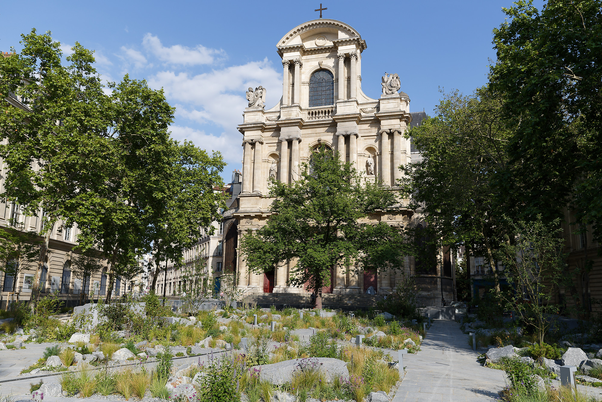 Jardin en hommage aux victimes des attentats du 13 novembre 2015.