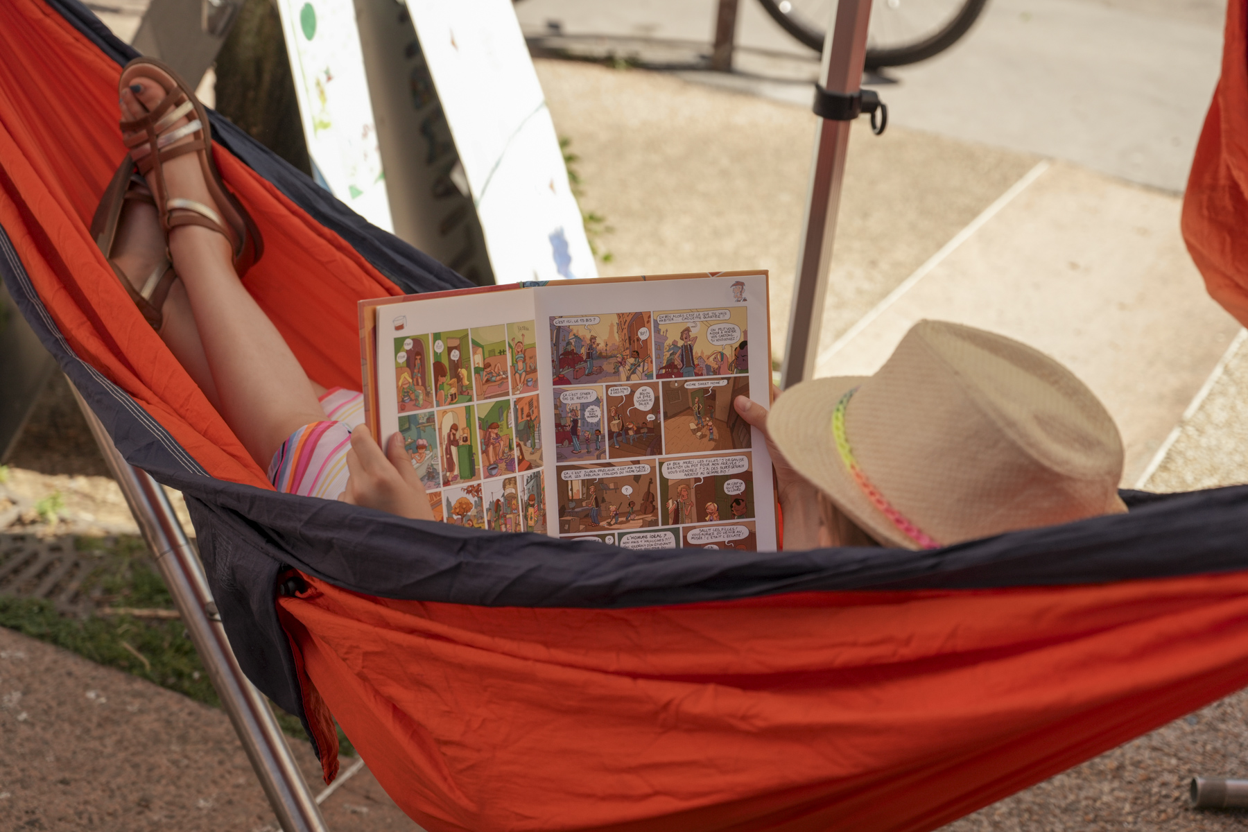 Bibliothèque mobile à la Fête Porte de Vanves (14e).