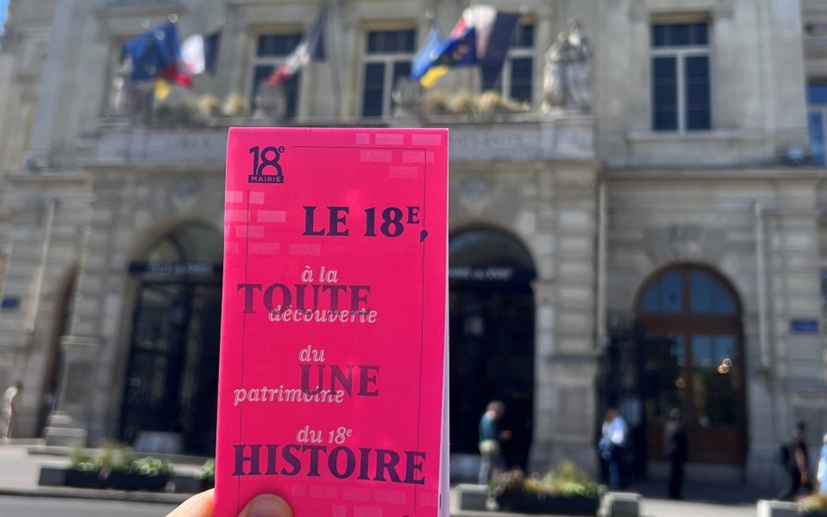 Photo de la carte patrimoine paris18 avec la mairie en fond