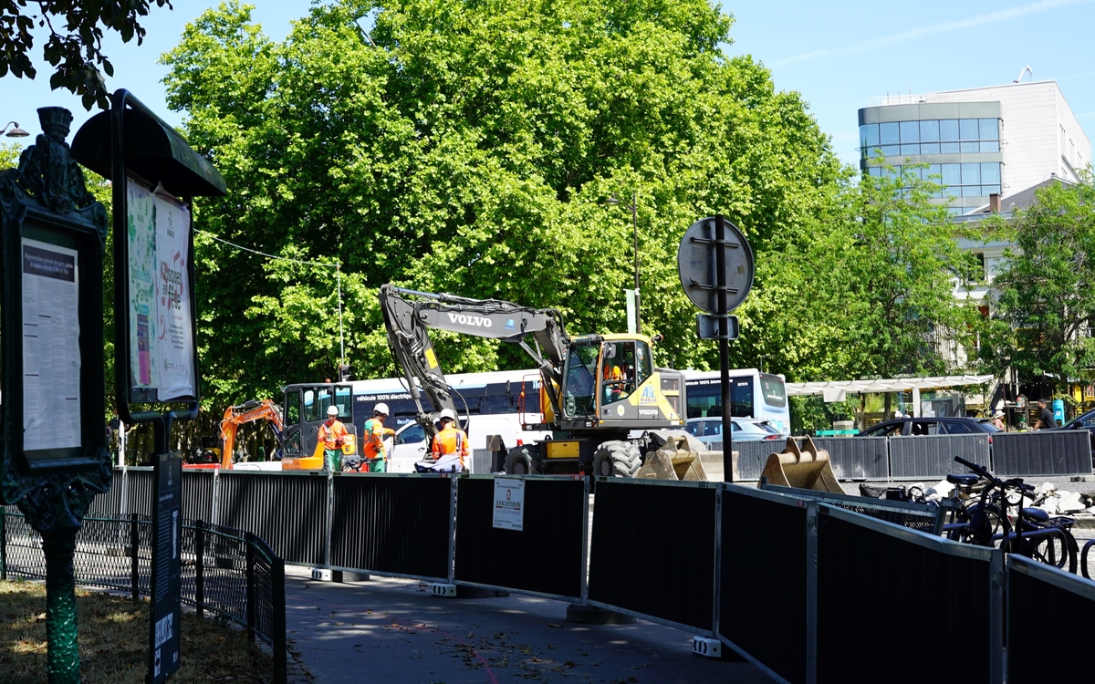 Ouvriers sur le chantier de la place Denfert