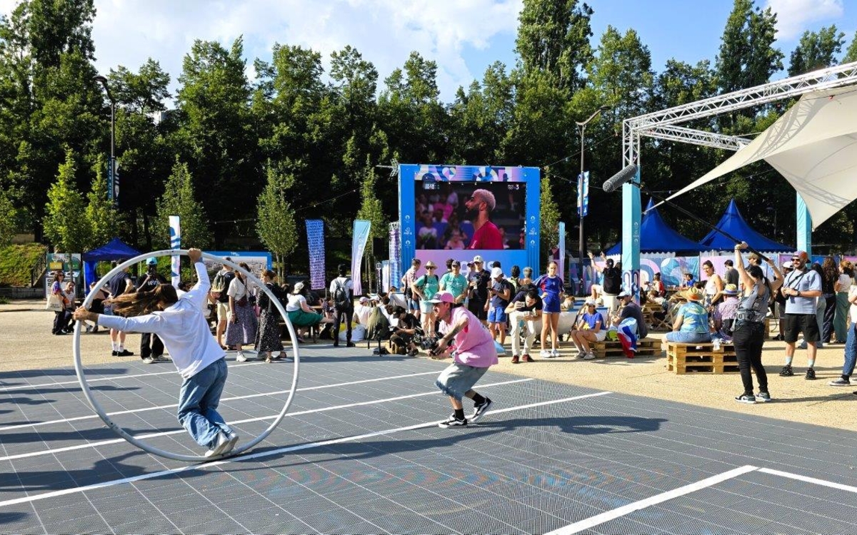 Site de festivité Stalingrad avec écran géant