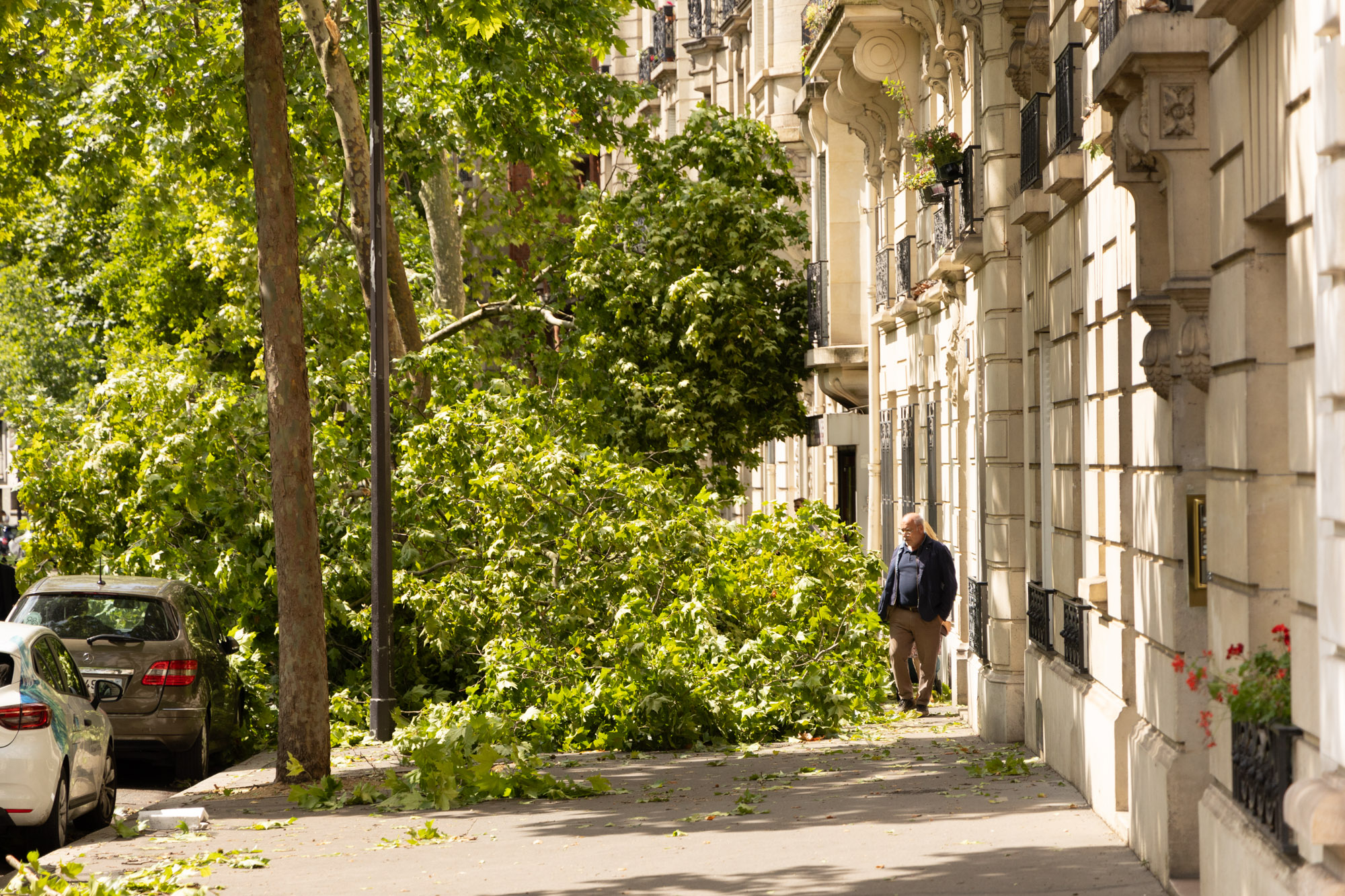 Stupeur des passants après le passage de cet orage