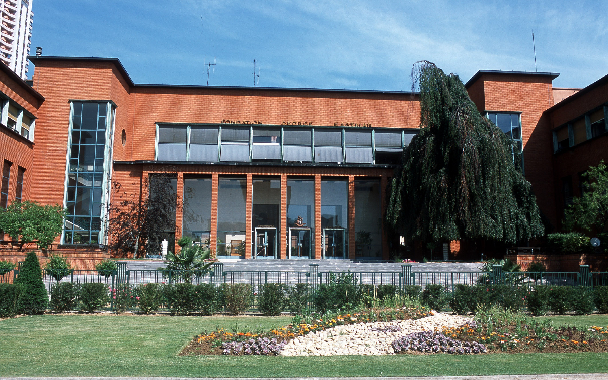 Façade du centre Georges Eastman 