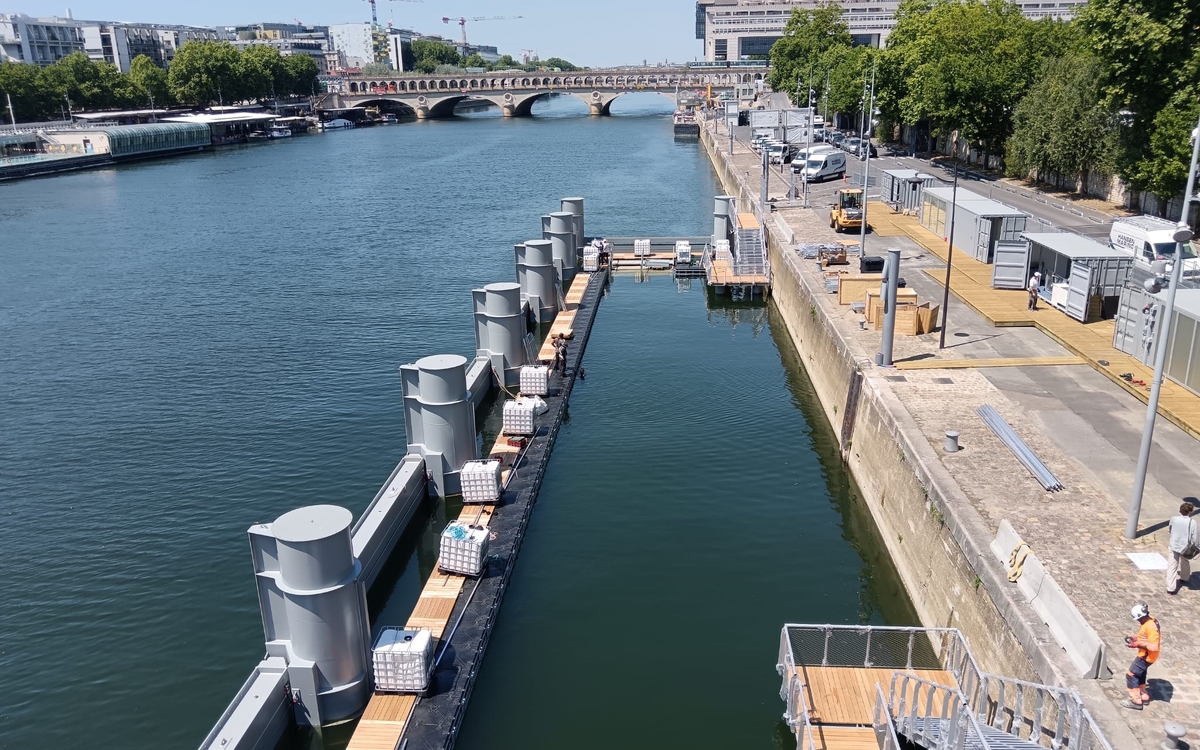 Une photo de la piscine dans la Seine du site de bercy