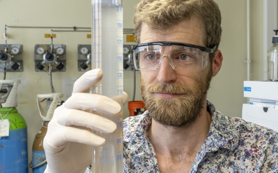 Thomas Thiebault, chercheur à Sorbonne Université. (il analyse des eaux usées) 