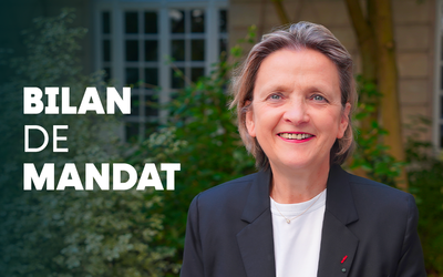 Florence Berthout, maire du 5e arrondissement, présente le bilan de mandat sur la couverture du nouveau numéro de CINQ magazine, le magazine d'information de la mairie du 5e arrondissement.